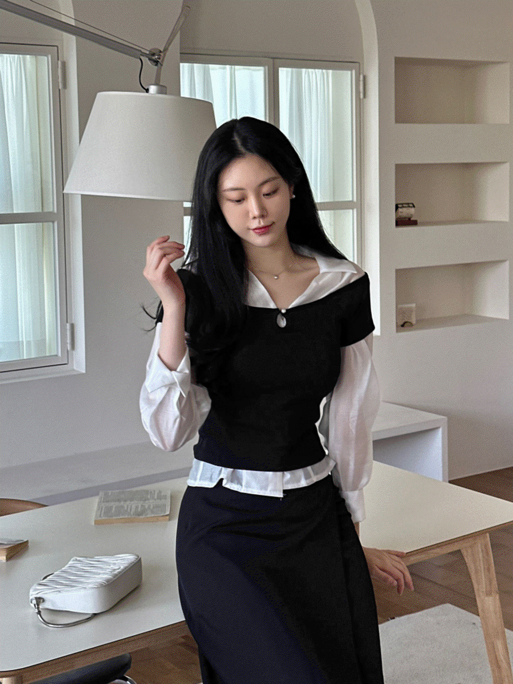 리브드인 [레이어드/하객룩] 무어 펄 버튼 티셔츠 2colors