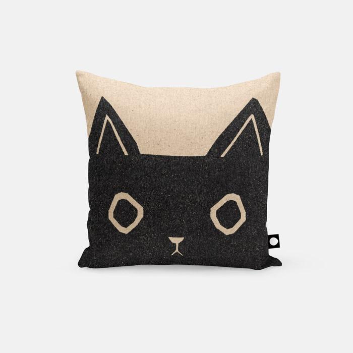 It Isn't 쿠션 커버