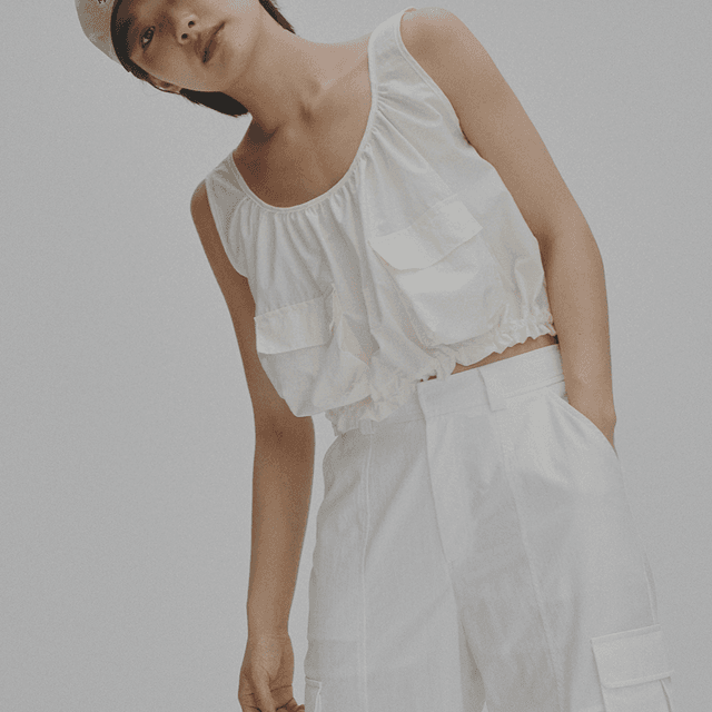 Sleeveless two pocket vest (cream)