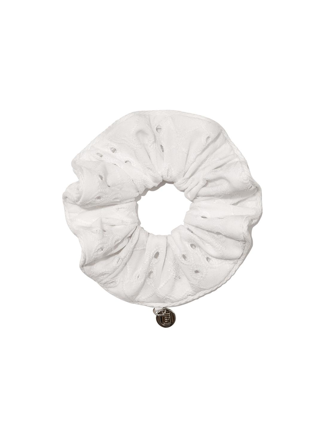 CHARM SCRUNCHIE (WHITE)