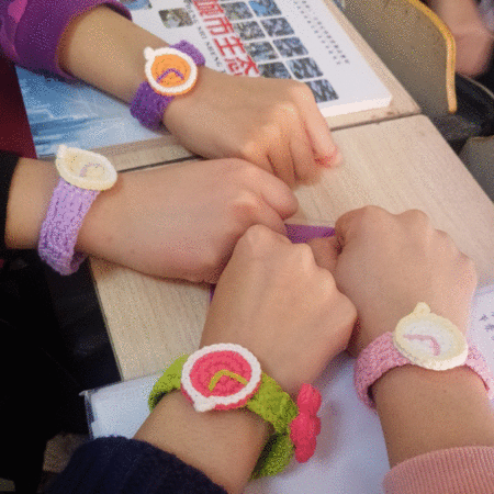 지금 몇시? 니트 손목 시계