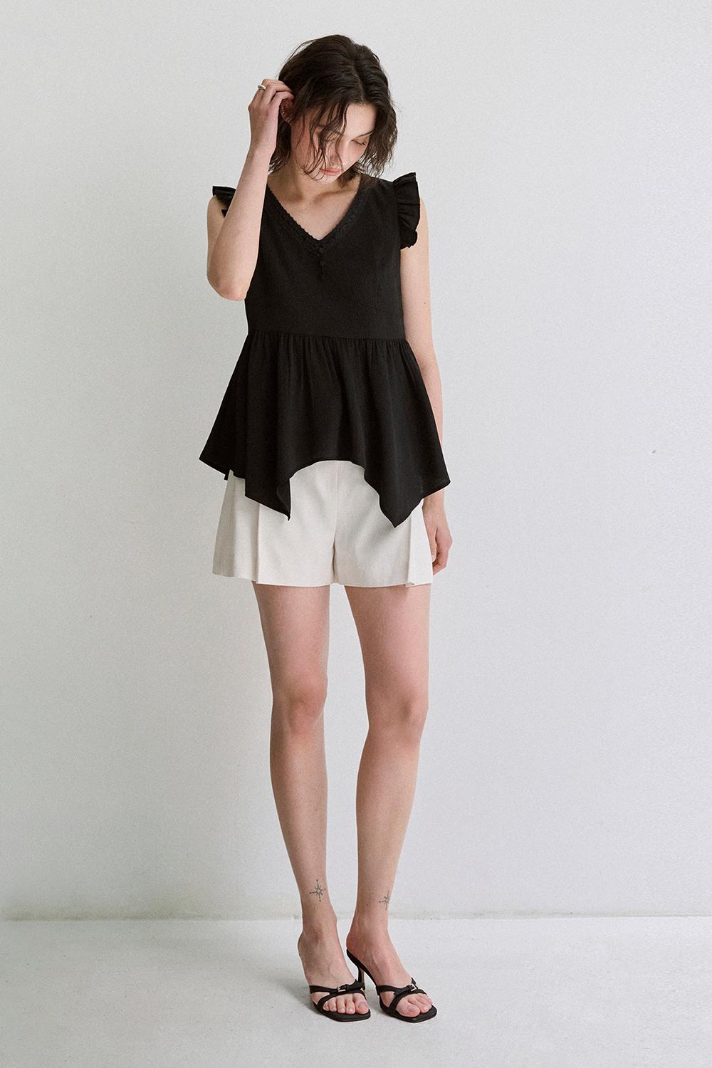 Classic pleat shorts (Ivory)
