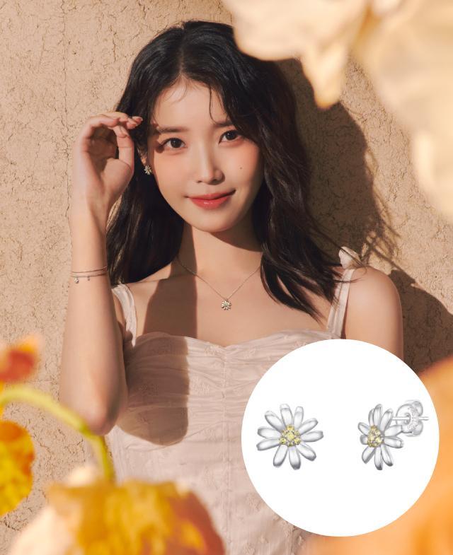 [아이유 PICK] DAISLY 귀걸이 (JJDAEQ5B3252SW000)