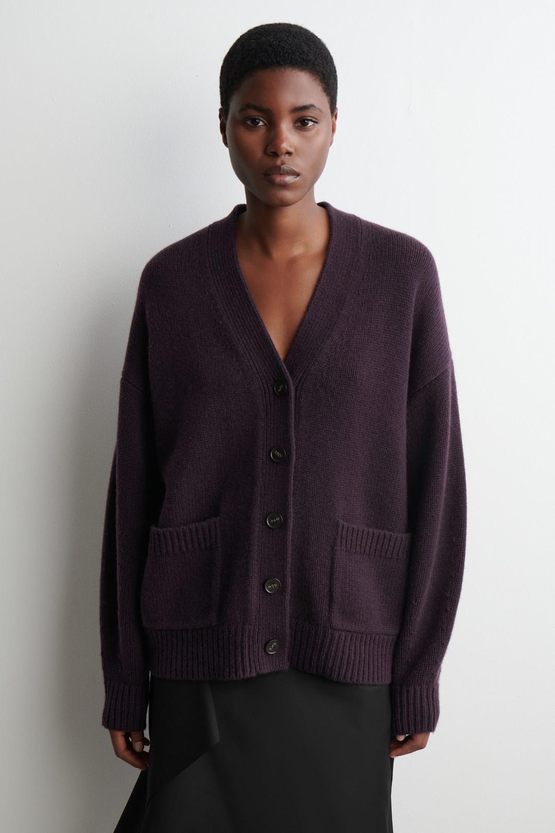 CARDIGAN OVERSIZE EN CACHEMIRE MÉLANGÉ - VIOLET FONCÉ | COS