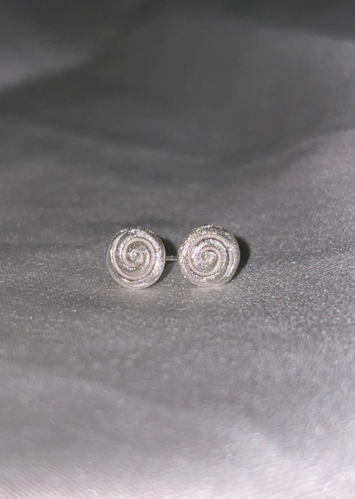twist stud earring