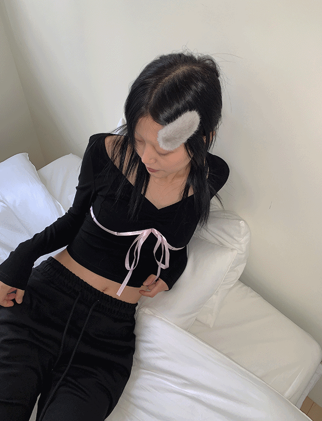 하트넥 새틴스트랩 리본 셔링 티셔츠 (2color)