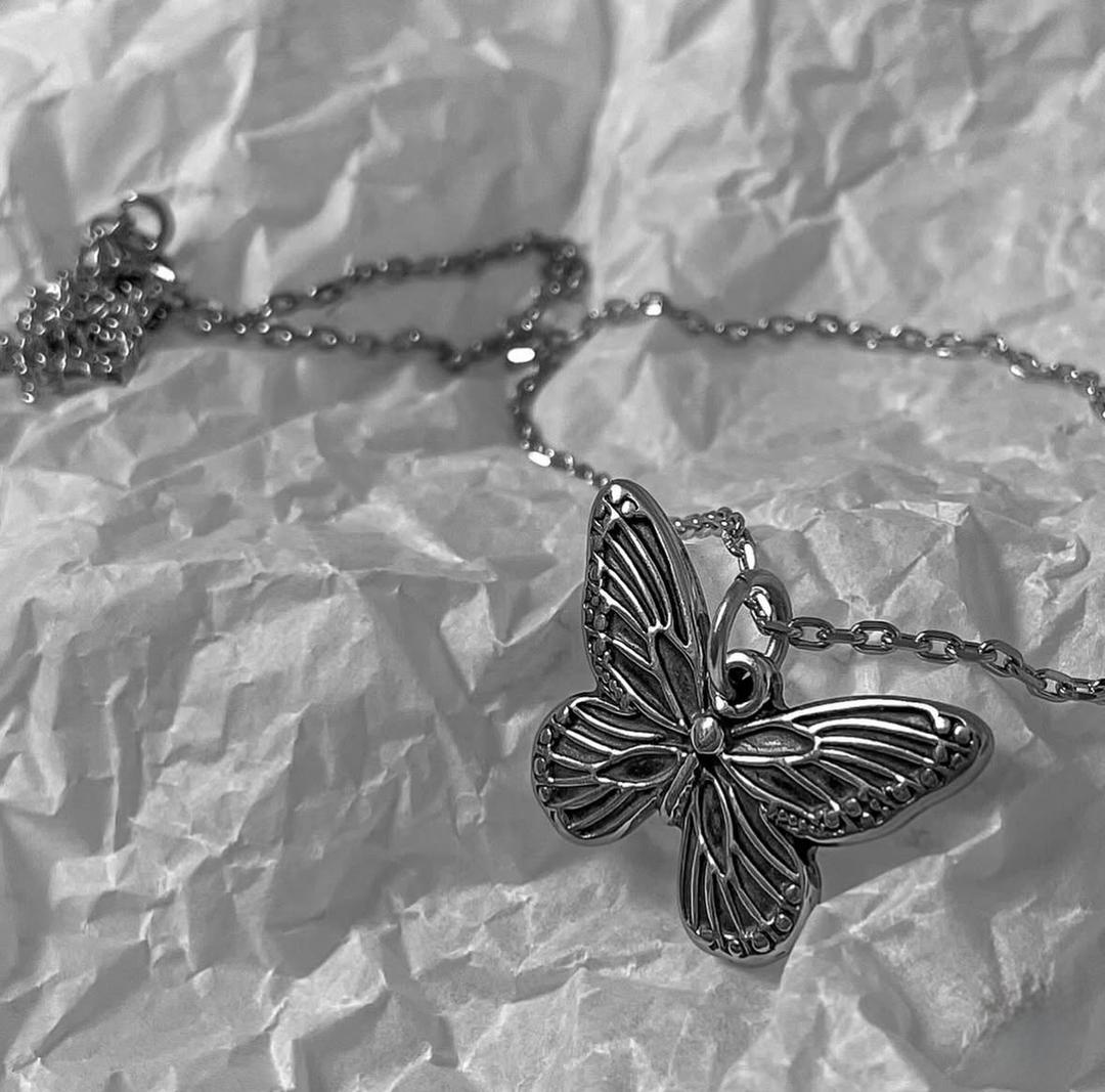 Bold surgical butterfly necklace(볼드 나비목걸이, 써지컬나비목걸이)