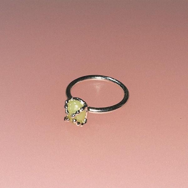 Gemstone ring