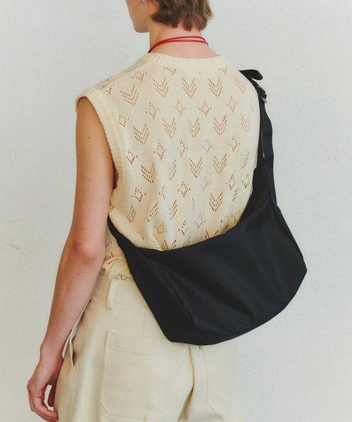 아크 블랙 스몰 메신저백