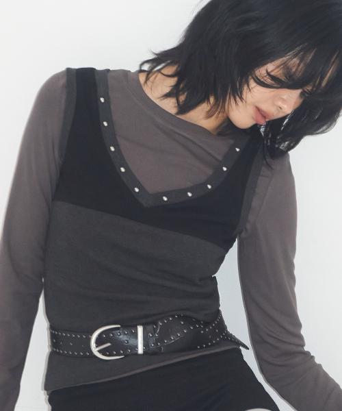 스터드 브이넥 투웨이 슬리브리스 레이어드 티셔츠 [차콜]