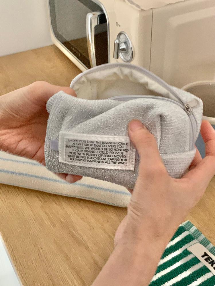 hucha silver cosmetic pouch (실버 화장품 파우치)