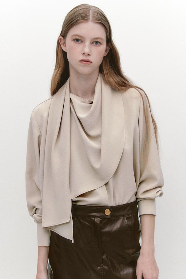 Draped Scarf Blouse BEIGE [GBW7BL52BE]