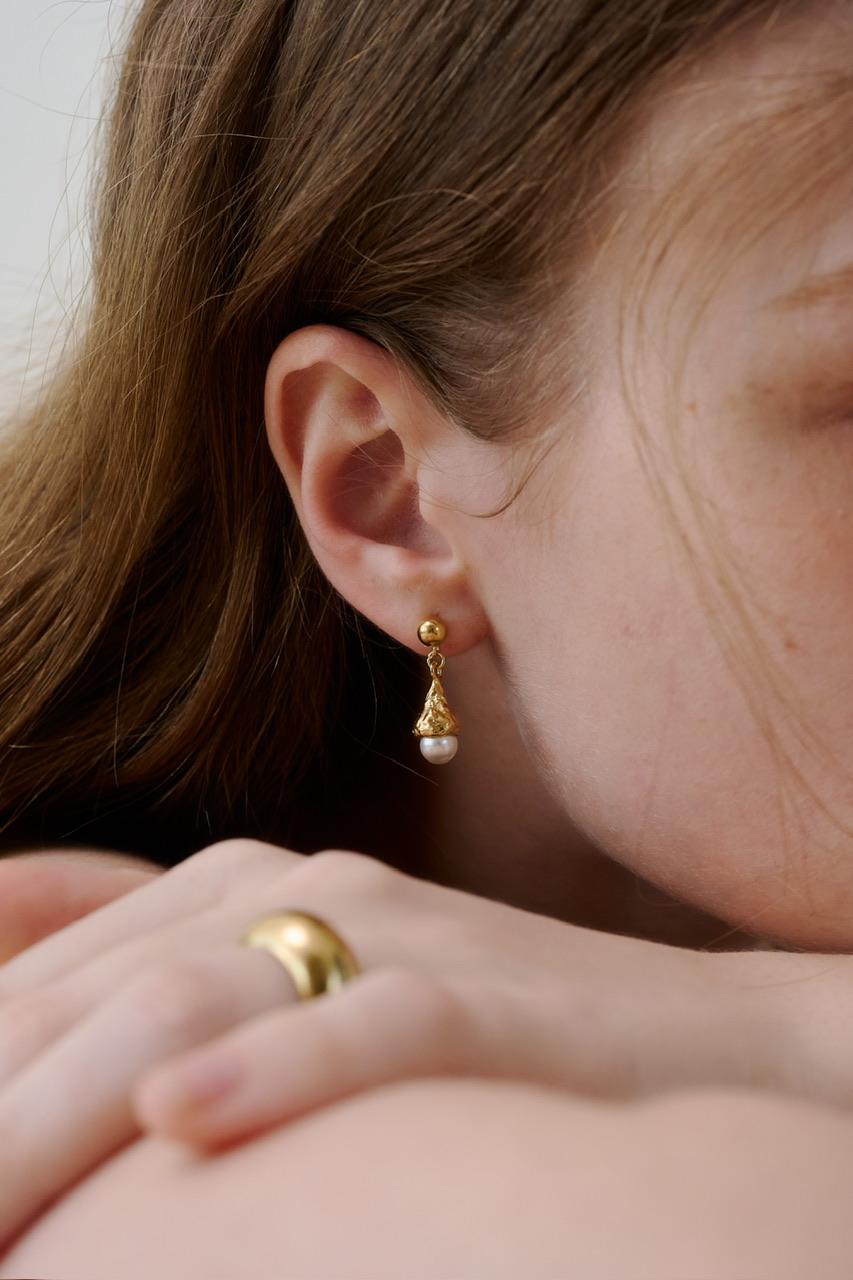 Arte drop pearl earring