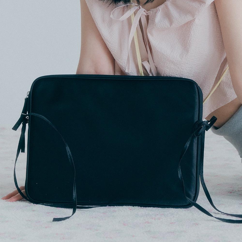 [29CM 단독] 실키 리본 노트북 아이패드 케이스 블랙 13/15inch