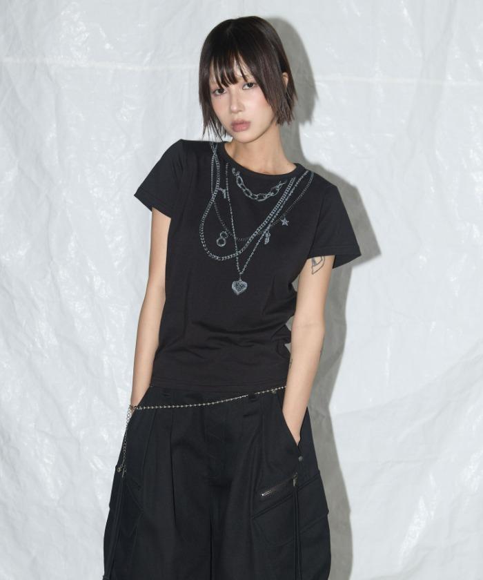 [99-DAY] DUAL CHARM NECKLACE TEE (BLACK) F25QB097
