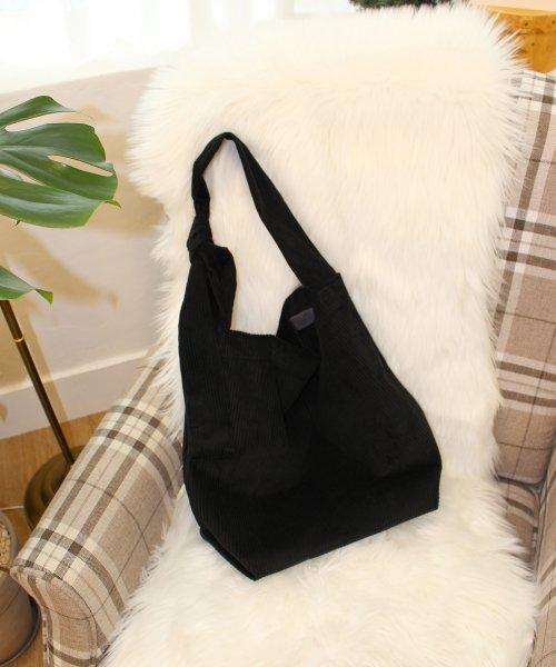 22 코듀로이 보부상 숄더 에코백 블랙