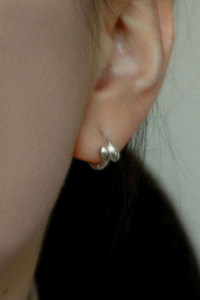 무드크로키 2/28 입고예정 * 925silver 허그 물방울 원터치 귀걸이 (2 color)