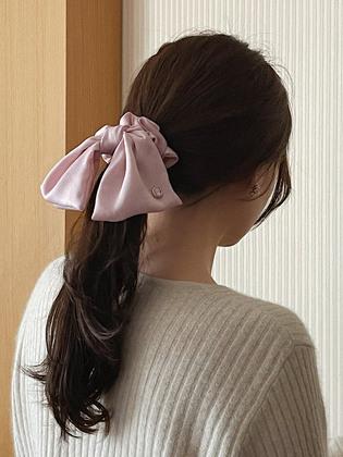 [단독]Vintage Mood Cameo Satin Ruffle Scrunchie [Pink]