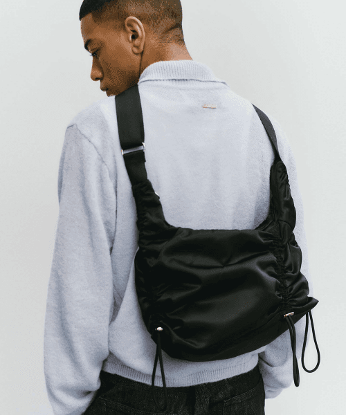 Strap Pleats Bag (Black)