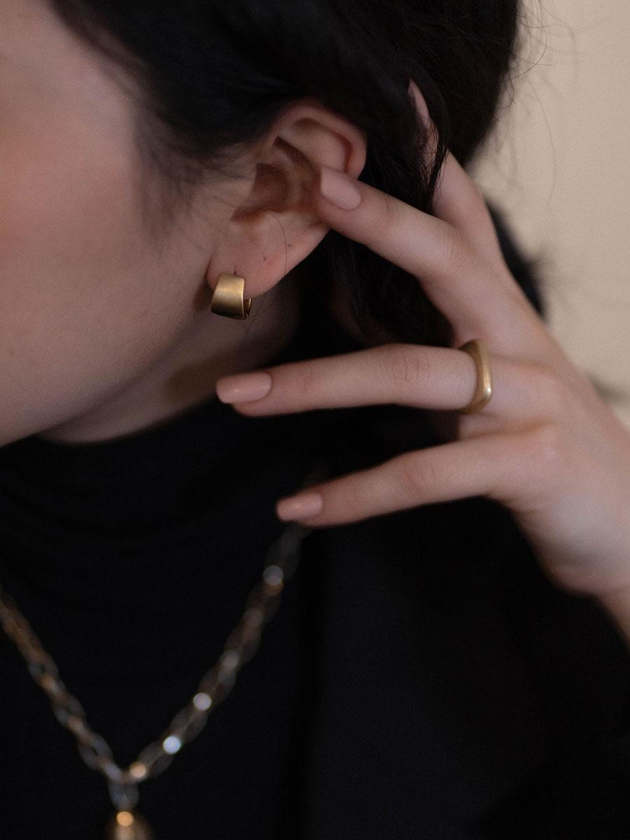 매트 볼드 귀걸이