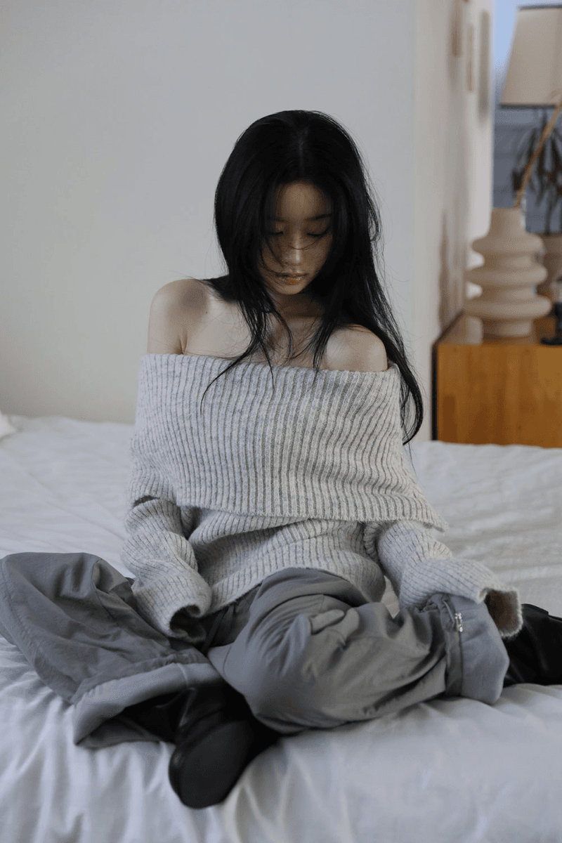 샌드 오버핏 오프 니트