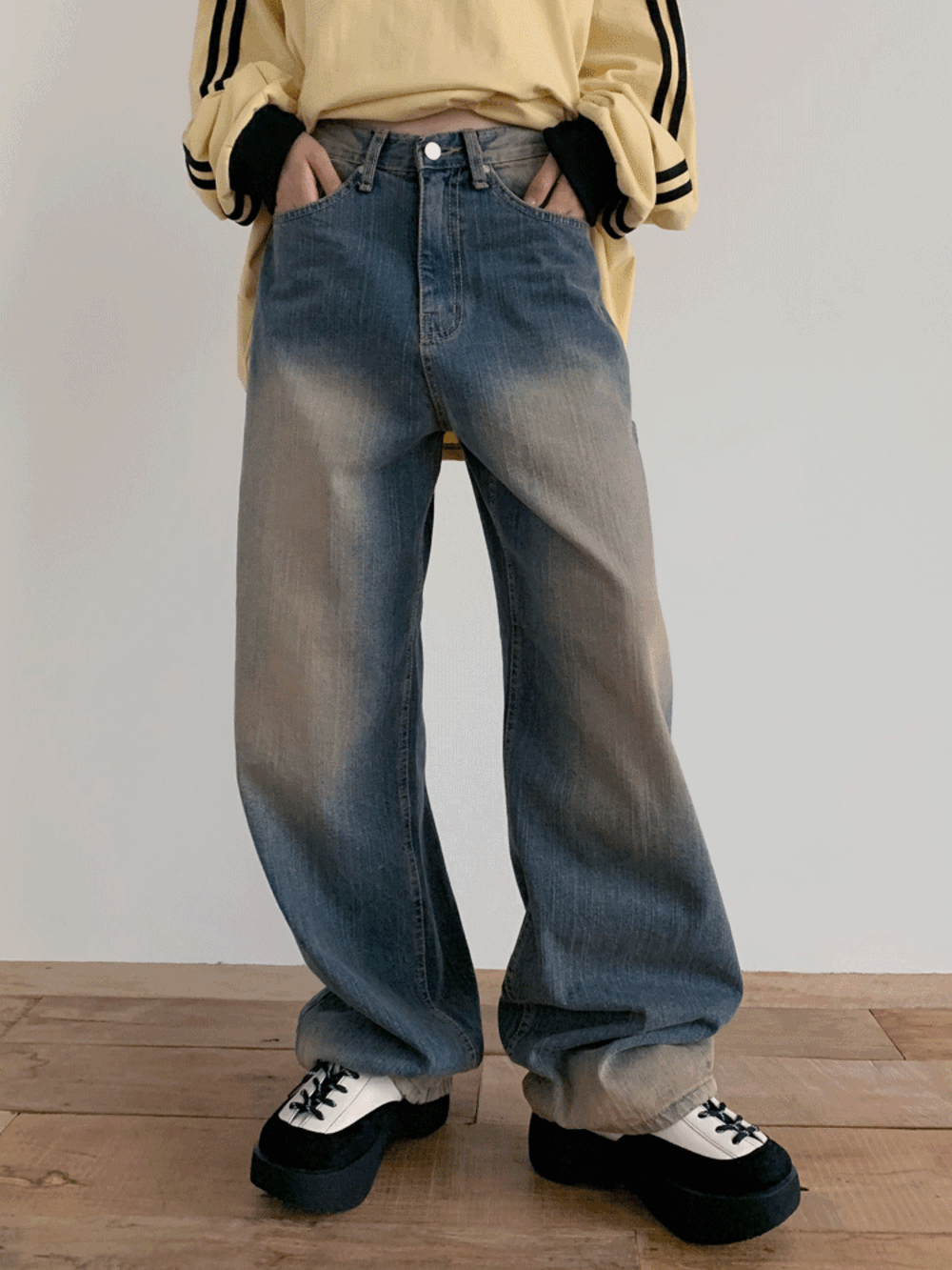 투컴 브러쉬 워싱 와이드 데님 팬츠