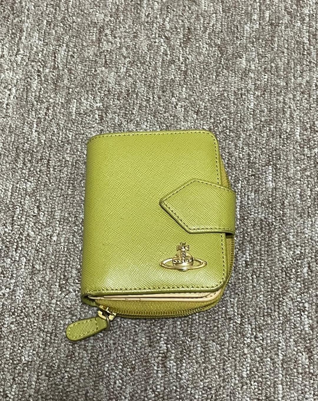 비비안웨스트 우드 반지갑 올리브 | 후루츠패밀리
