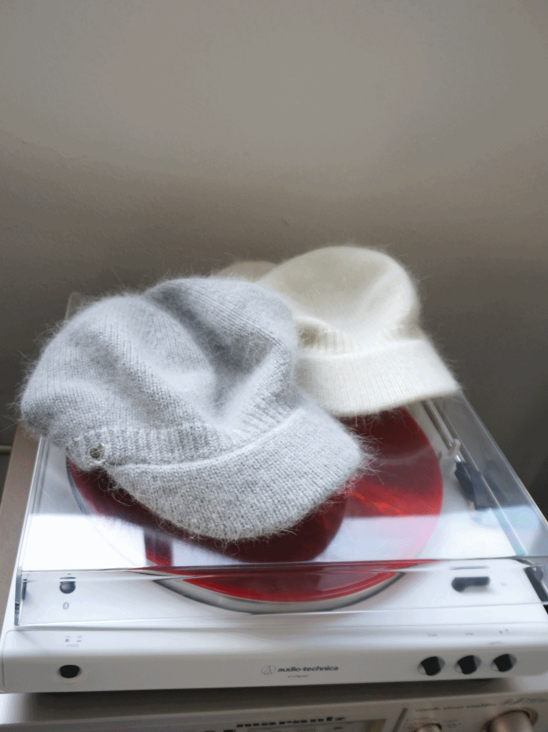 mochi angora hat