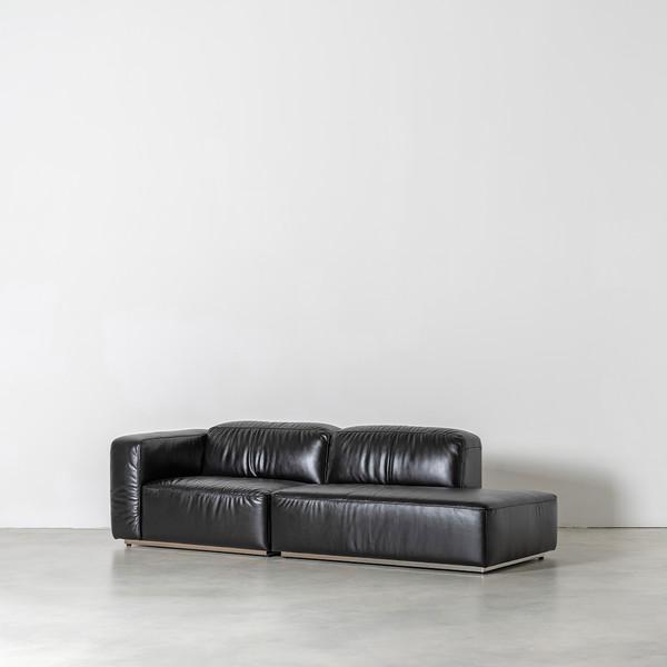 FIN LEATHER LOUNGE SOFA 2420