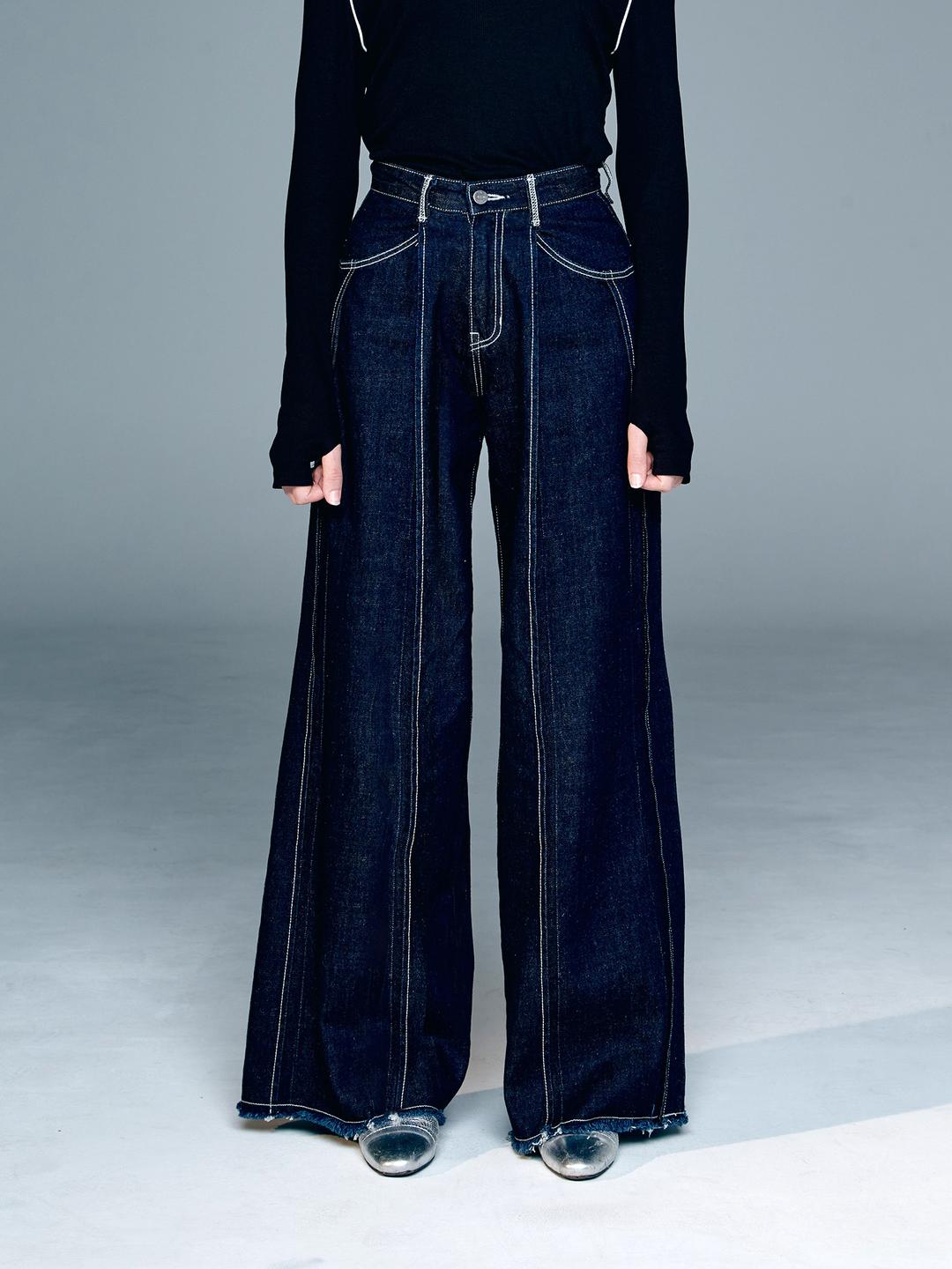 [4월30일예약배송]오버록 플리츠 와이드청바지 OVERLOCK PLEATS WIDE DENIM