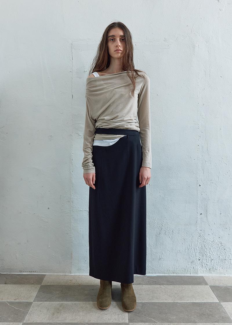 CUT-OUT MAXI SKIRT IN SOLID BLACK