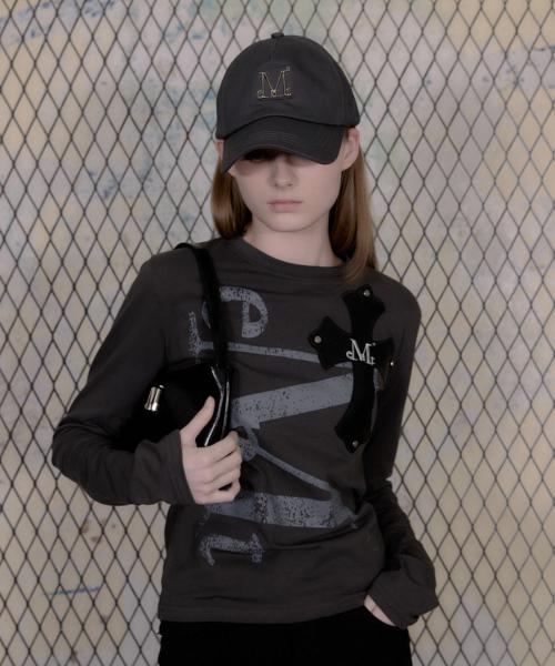 딘트 크랙 로고 크로스 레더 패치 긴팔 티