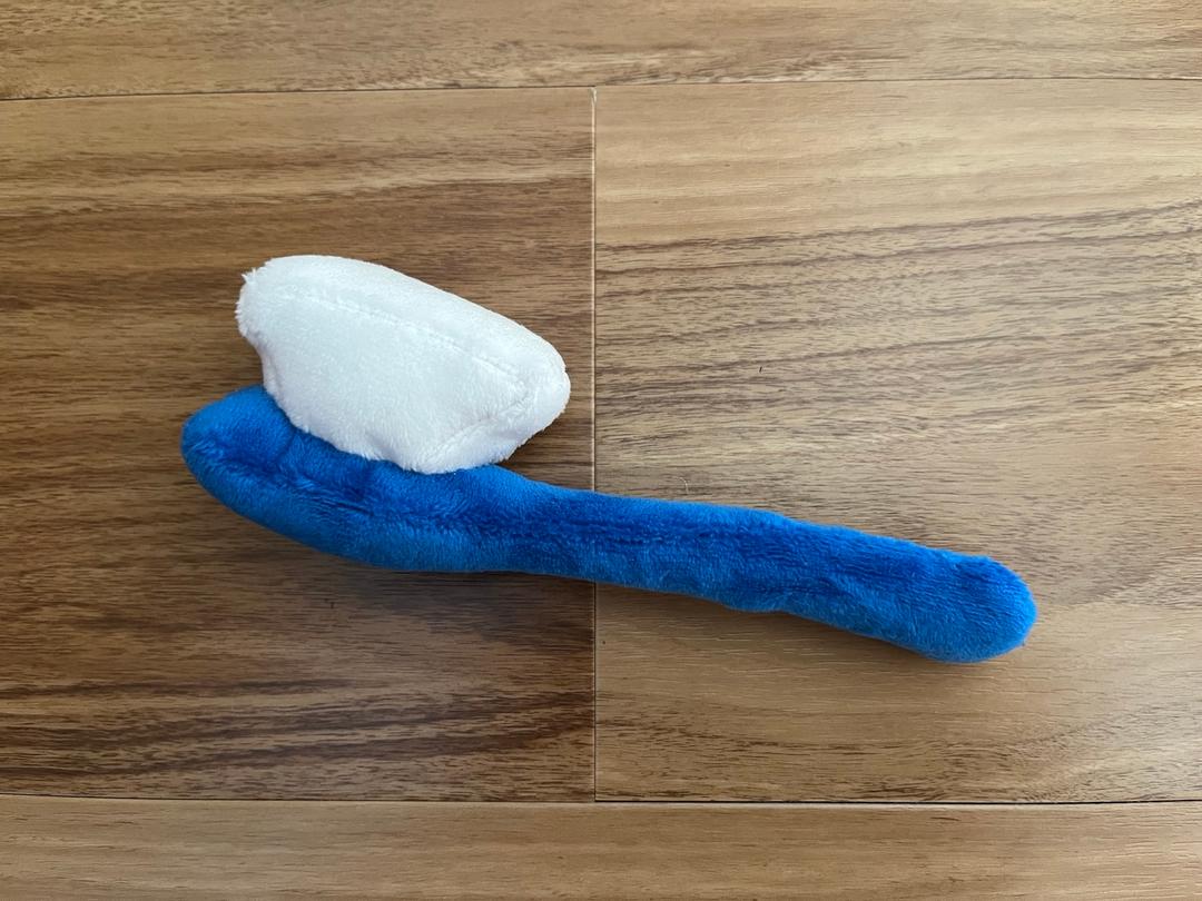 使いすぎて毛先の広がった歯ブラシのぬいぐるみ
