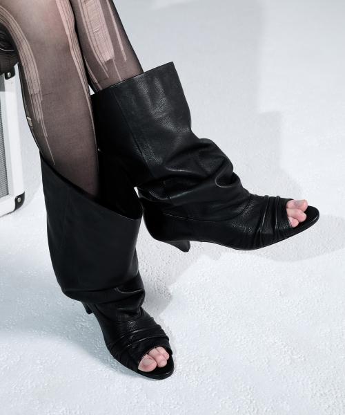 101 slouchy open toe boots / black