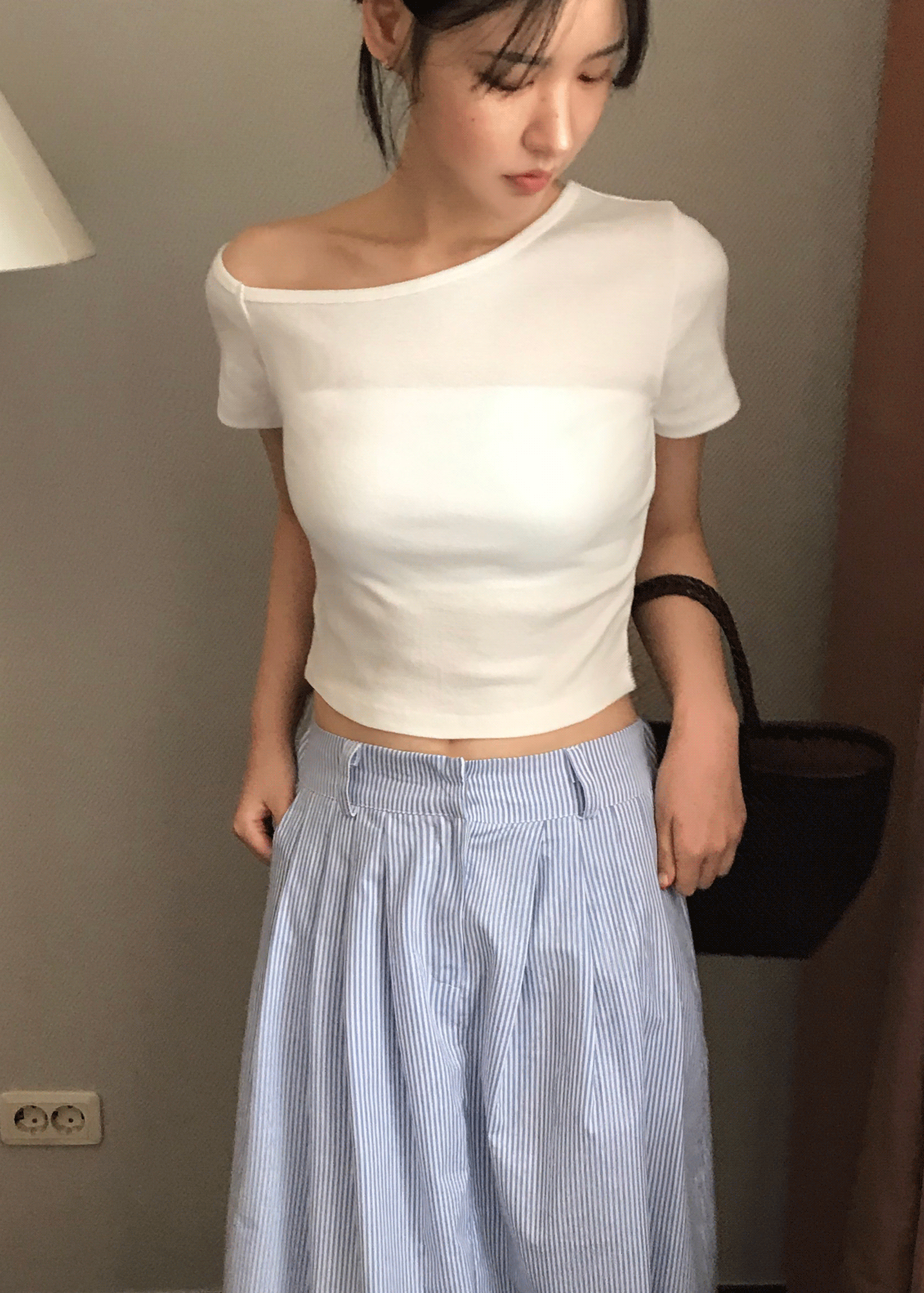 [재입고] 언발 오프숄더 반팔티