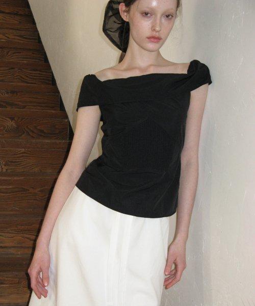 시눈(SINOON)  OFF-SHOULDER PINTUCK BLOUSE (BLACK) - 사이즈 & 후기 | 무신사