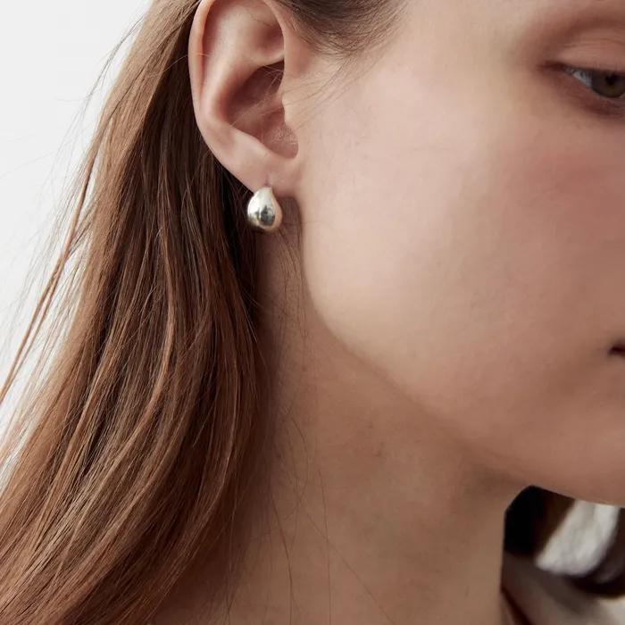 Comma earring