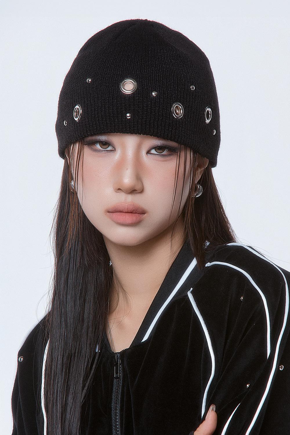 (DUC) Eyelet Stud Beanie Black