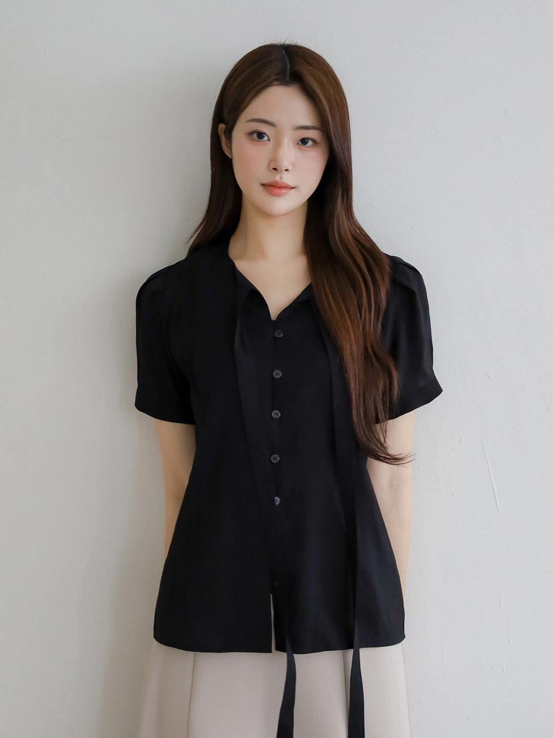 [made] 헬렌 타이 하프 슬리브 블라우스