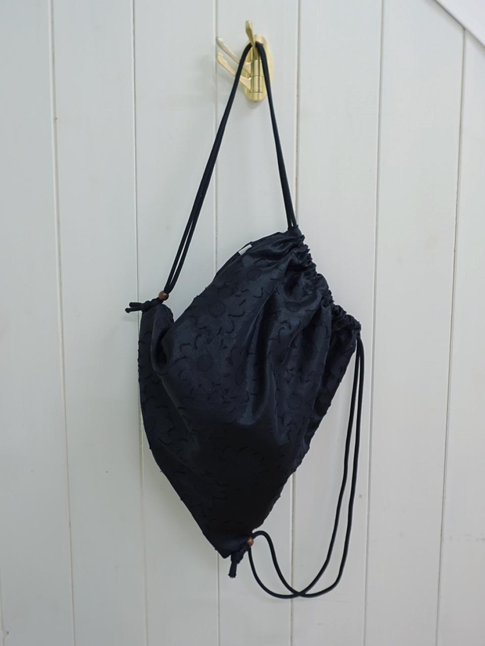 glossy petal string bag [black]