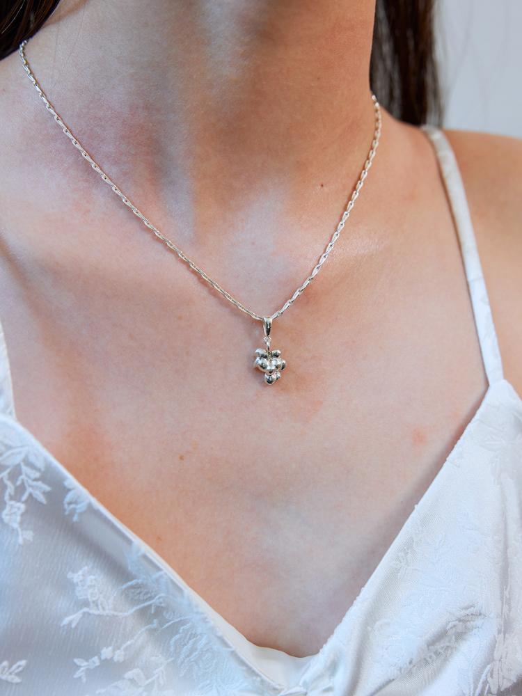 SILVER GRAPE N - LOOP  CHAIN