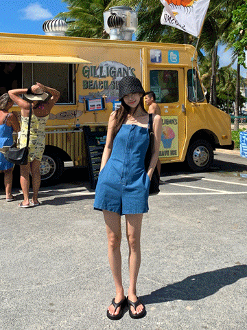 백크로스 데님 숏 점프수트