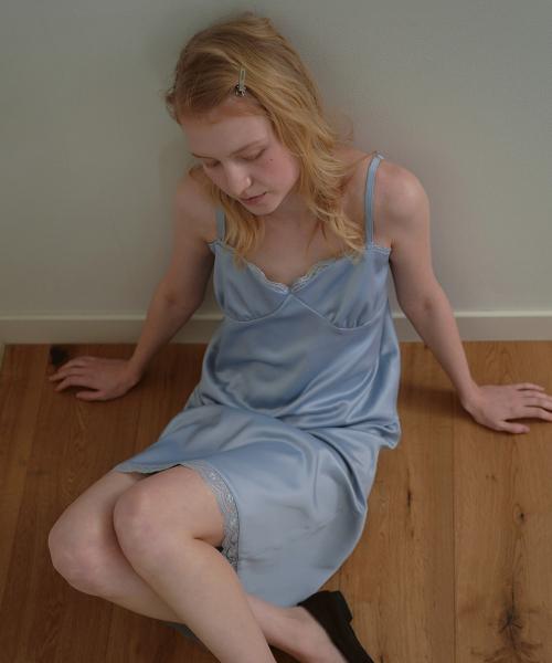 새틴 레이스 탑_스카이블루