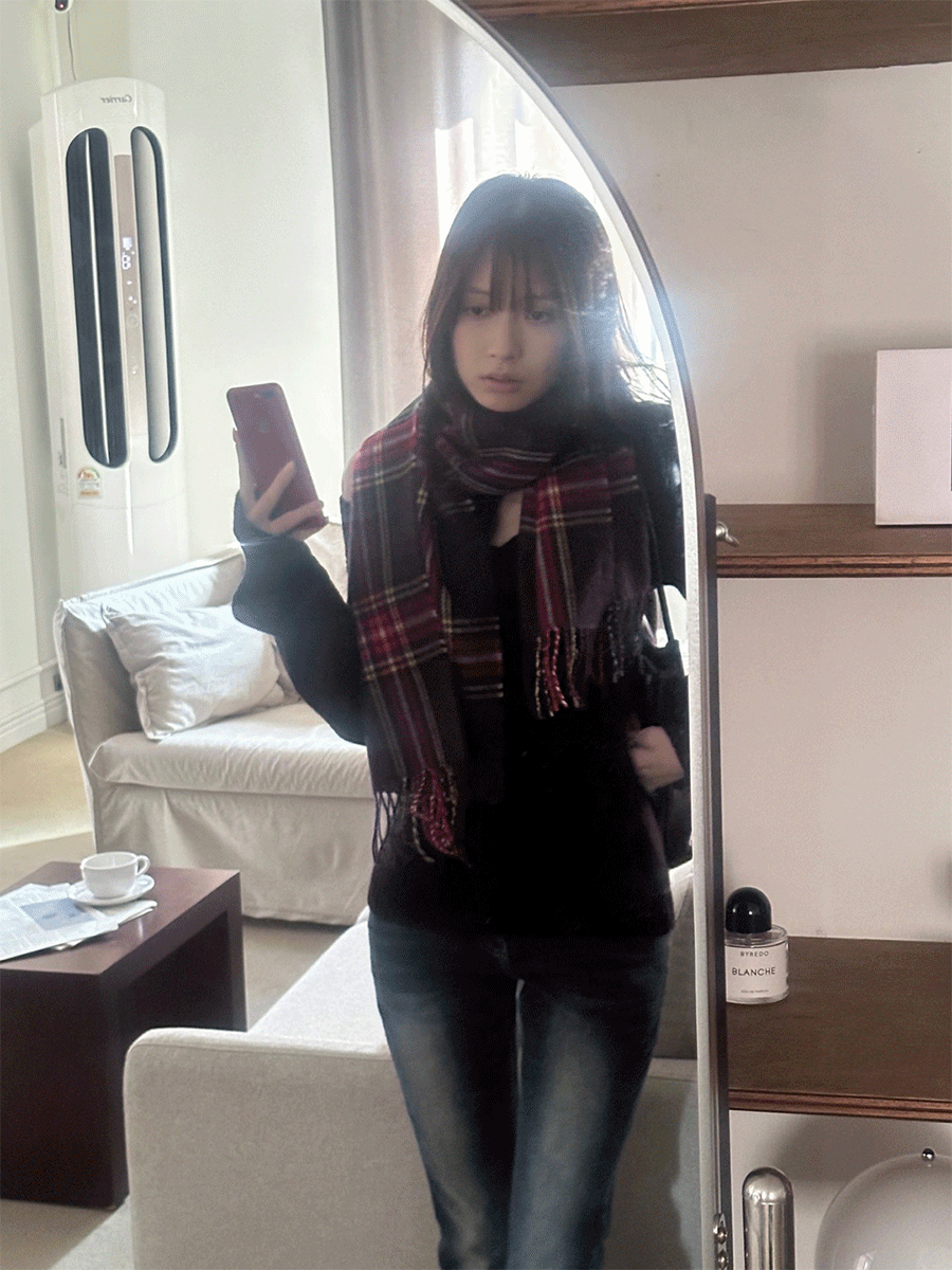 V glam cable knit