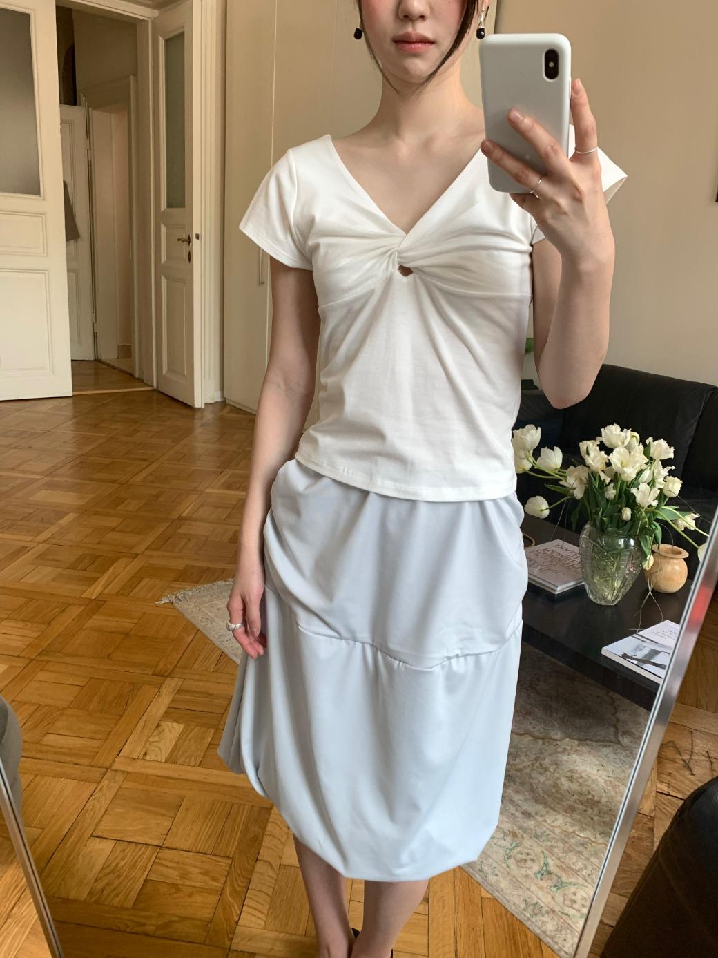 프릴리 DP. Twist Point V-neck tee