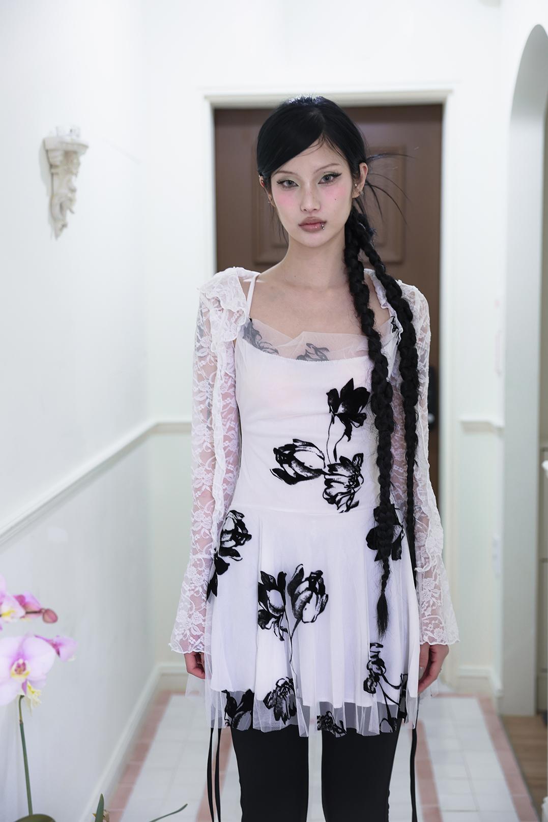 [Pink orchid house] Flower cross mini dress (2color) (White)