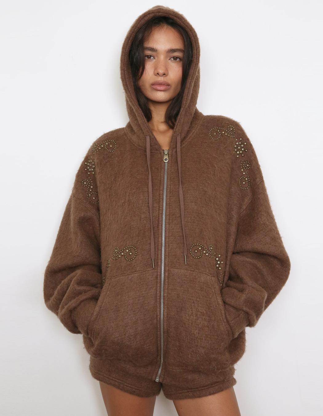 11/22 발송 FLUFFY ORNAMENT STUDDED HOODIE_ONZI EDITION, BROWN