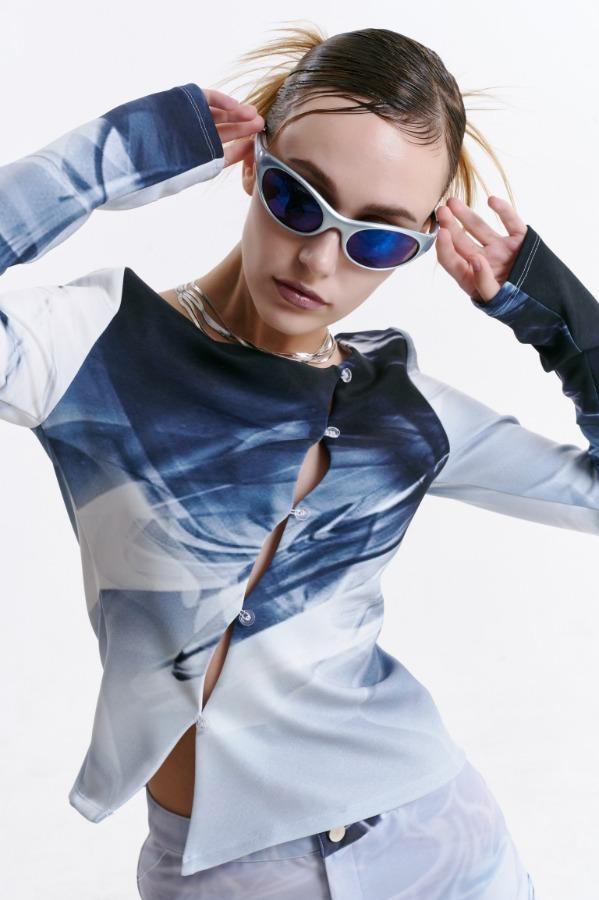 Cross diagonal line top