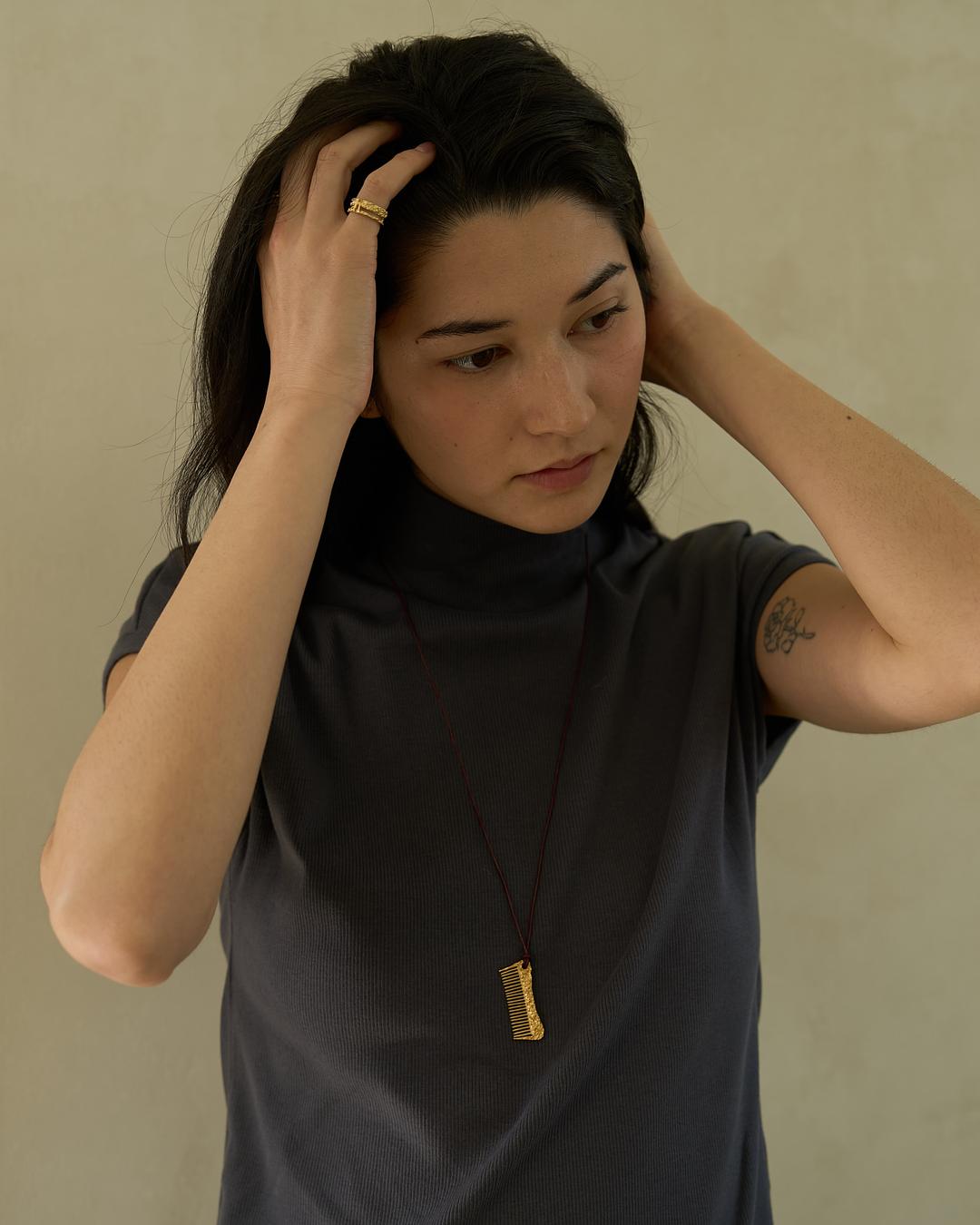 Comb Rough Texture Neaklace. Gold [leather strap]