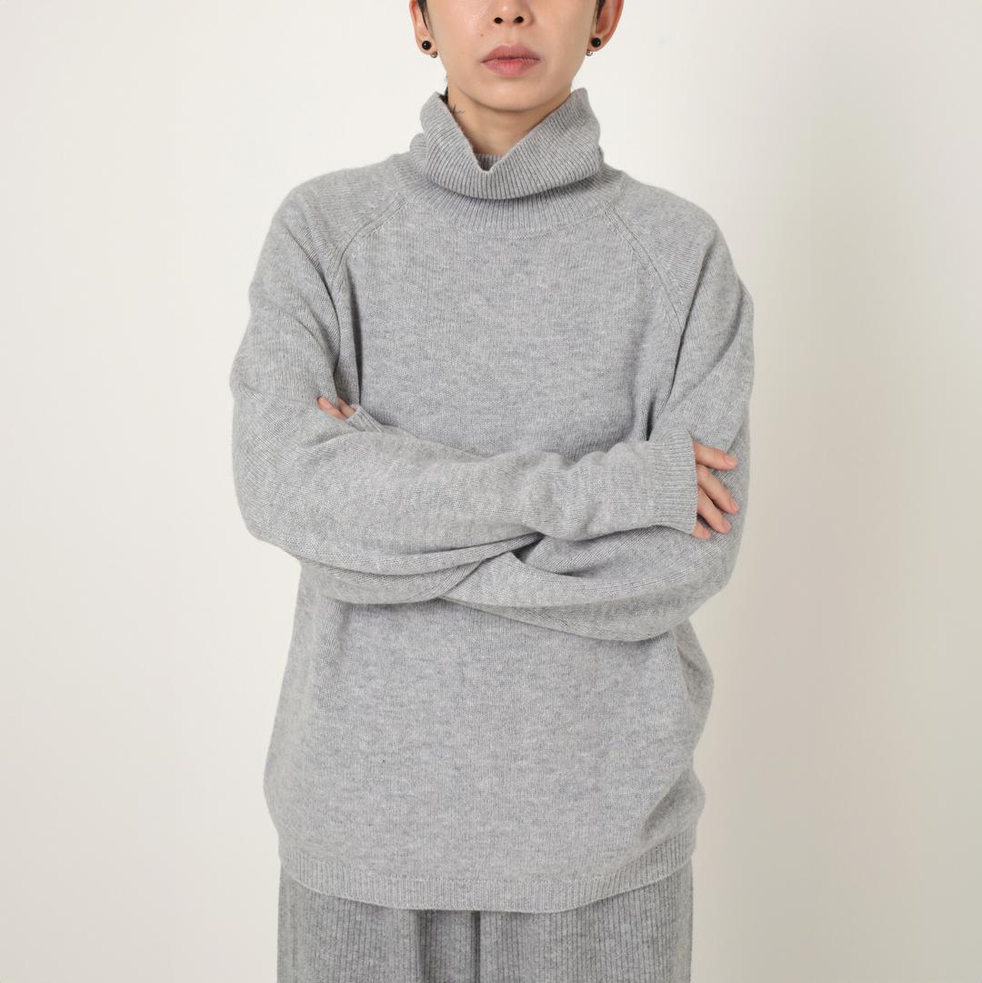 CLOUDY TURTLE NECK KNIT - GRAY